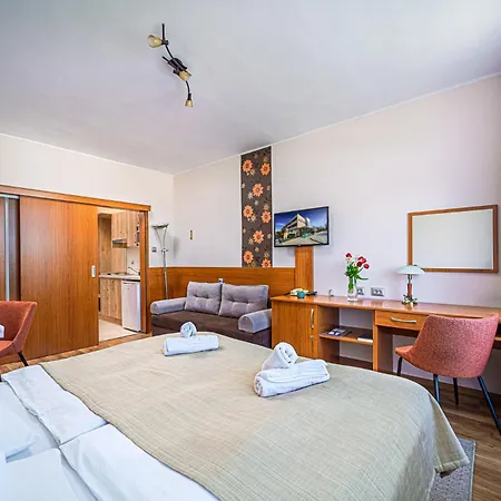Apartman Hotel 호텔 3*