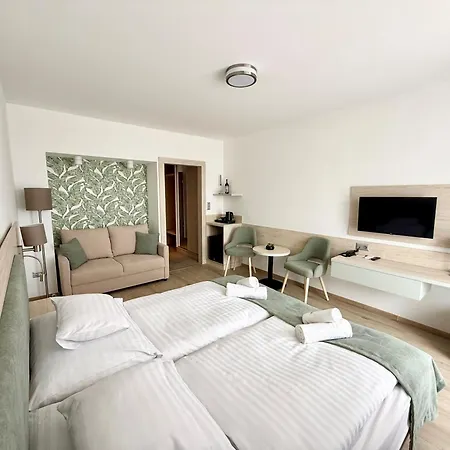 Apartman Hotel فندق