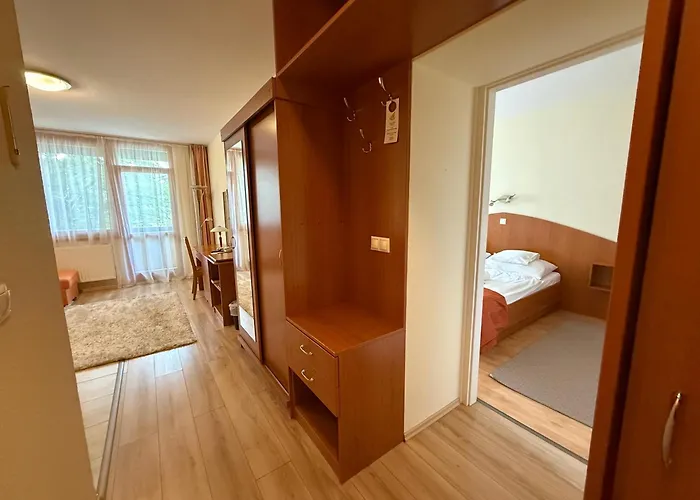 Apartman Hotel מלון 3*